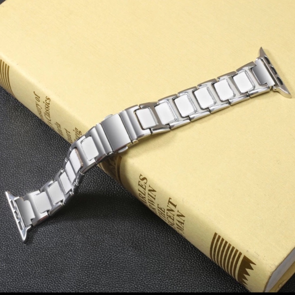 🆕Beautiful Stainless Steel Apple Watch Band - Picture 4 of 8